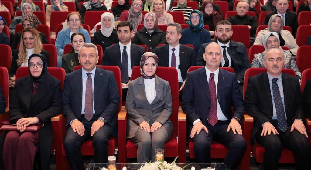 Bakanımız Göktaş, "Kökler ve Kanatlar Aile Paneli"nde konuştu