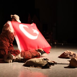 “Son Nefes: 57. Alay” Tiyatro Gösterisi İle Çanakkale Ruhunun Yaşatılması - fotoğraf 2