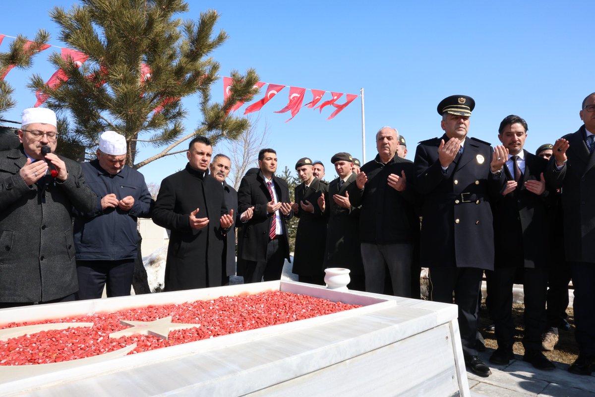 18 Mart Şehitleri Anma Günü Kapsamında Şehitliklerde Düzenlenen Anma Programı