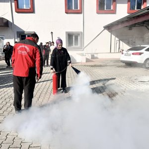 İl Müdürlüğümüzde Yangın Eğitimi ve Tatbikatı Gerçekleştirildi - fotoğraf 1