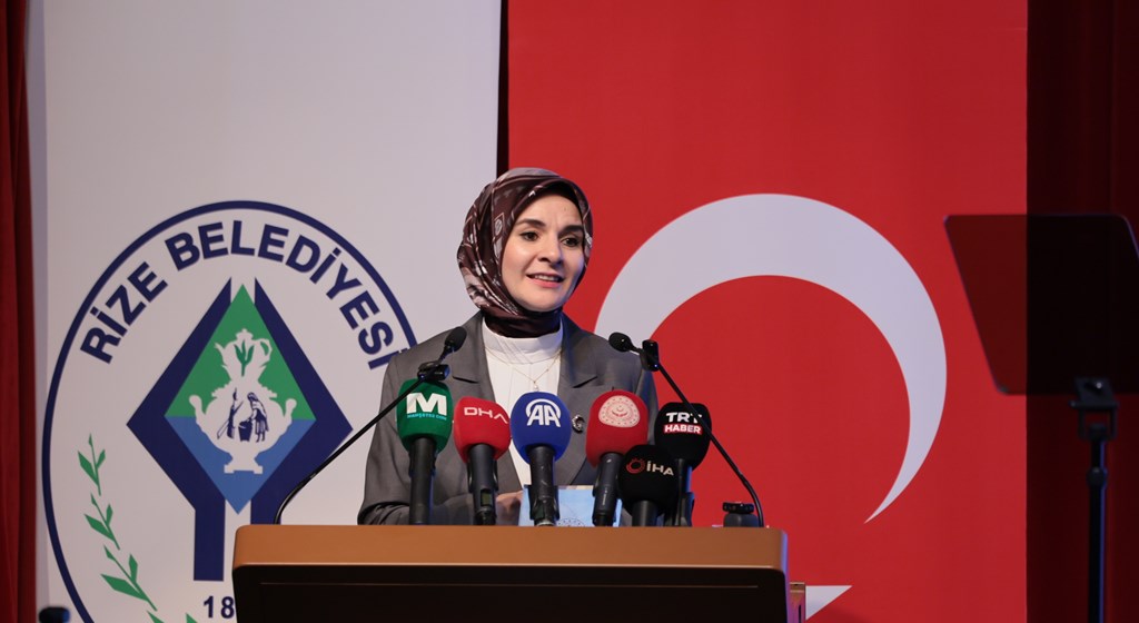 Bakanımız Göktaş, "Kökler ve Kanatlar Aile Paneli"nde konuştu