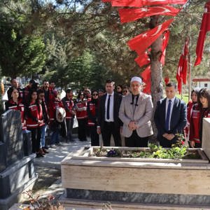 Aile Ve Sosyal Hizmetler Bakanlığımız Koordinasyonunda 81 İlimizde Olduğu Gibi Karabükümüzdede Şehitlerimiz Dualarla Anıldı - fotoğraf 6