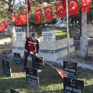 Aile Ve Sosyal Hizmetler Bakanlığımız Koordinasyonunda 81 İlimizde Olduğu Gibi Karabükümüzdede Şehitlerimiz Dualarla Anıldı - fotoğraf 5