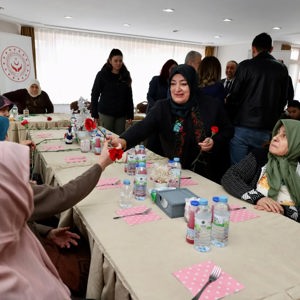 Valimiz Sayın İbrahim Akın, Dr. İsmail Işık Huzurevi Yaşlı Bakım ve Rehabilitasyon Merkezi Müdürlüğümüz Ziyaret Etti - fotoğraf 4