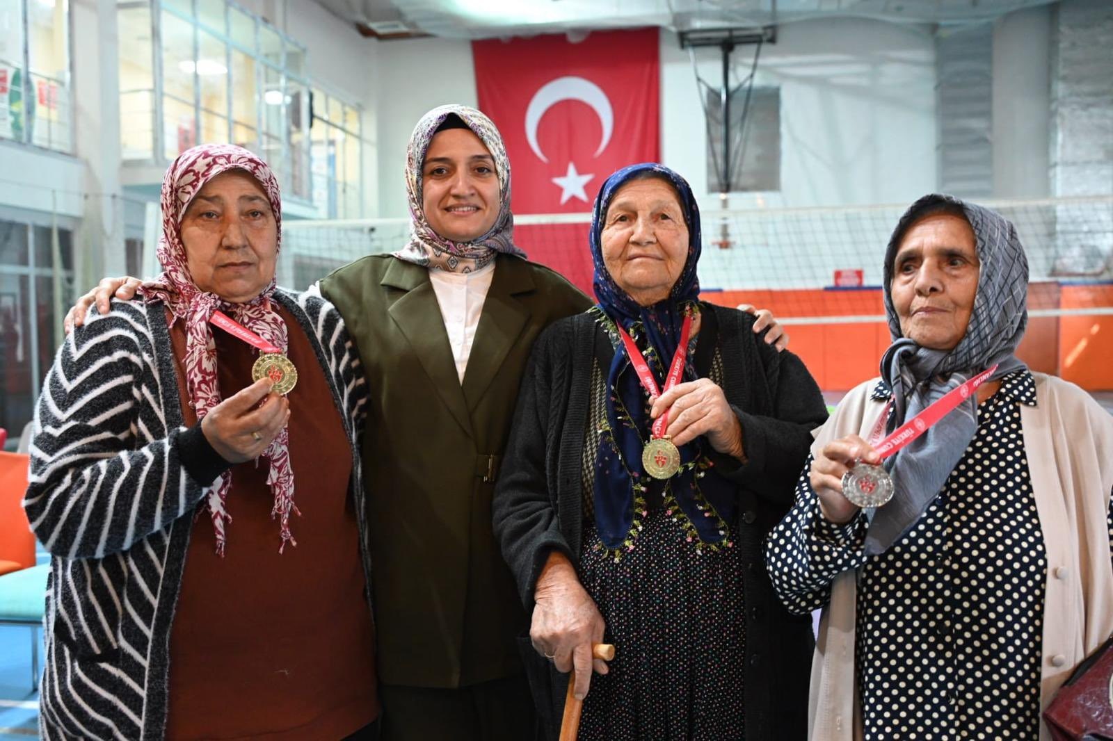18-24 Mart Yaşlılar Haftası kapsamında, kuşaklar arası bağları güçlendirmek amacıyla anlamlı bir etkinlik düzenlenmiştir. 