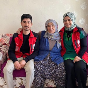 “Tek Başına Değil, Çok Başına Bayram” Projesiyle Tek Başına Yaşayan Yaşlılara Bayram Ziyareti - fotoğraf 2