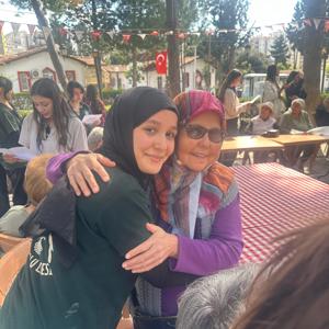 NESİLLER BULUŞTU: GENÇLERDEN HUZUREVİ SAKİNLERİMİZE ANLAMLI ZİYARET - fotoğraf 5