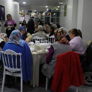 Ramazanın Bereketi Paylaşıldı: Gönüllü Palyaçolardan Anlamlı İftar Programı - fotoğraf 7
