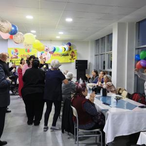 Ramazanın Bereketi Paylaşıldı: Gönüllü Palyaçolardan Anlamlı İftar Programı - fotoğraf 5