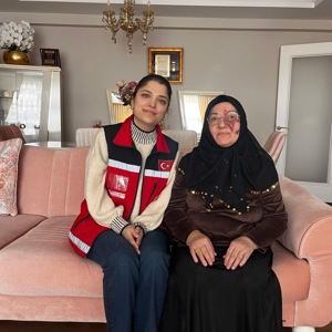Aziz şehitlerimizin kıymetli emanetleri olan şehit yakınları ile kahraman gazilerimiz ve aileleri hanelerinde ziyaret edildi - fotoğraf 3