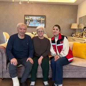 Aziz şehitlerimizin kıymetli emanetleri olan şehit yakınları ile kahraman gazilerimiz ve aileleri hanelerinde ziyaret edildi - fotoğraf 1