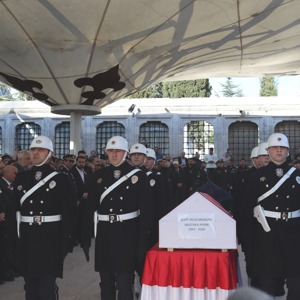 İstanbul’da Şehit Olan Polis Memurumuz Mustafa Aydın Son Yolculuğuna Uğurlandı - fotoğraf 2