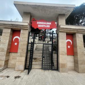 Kimsesizler Mezarlığı ve Şehitler Mezarlığı ziyaret edilmiştir.  - fotoğraf 1