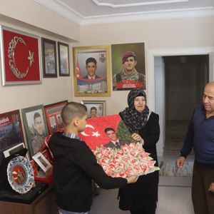 VEFA VE MİNNETİN EN SAF HALİ GÜLEÇ ÇOCUK EVLERİNDEN ŞEHİT AİLEMİZE YÜREKTEN ZİYARET - fotoğraf 3