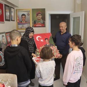 VEFA VE MİNNETİN EN SAF HALİ GÜLEÇ ÇOCUK EVLERİNDEN ŞEHİT AİLEMİZE YÜREKTEN ZİYARET - fotoğraf 4