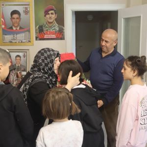 VEFA VE MİNNETİN EN SAF HALİ GÜLEÇ ÇOCUK EVLERİNDEN ŞEHİT AİLEMİZE YÜREKTEN ZİYARET - fotoğraf 5