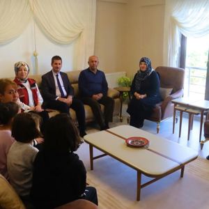 VEFA VE MİNNETİN EN SAF HALİ GÜLEÇ ÇOCUK EVLERİNDEN ŞEHİT AİLEMİZE YÜREKTEN ZİYARET - fotoğraf 1