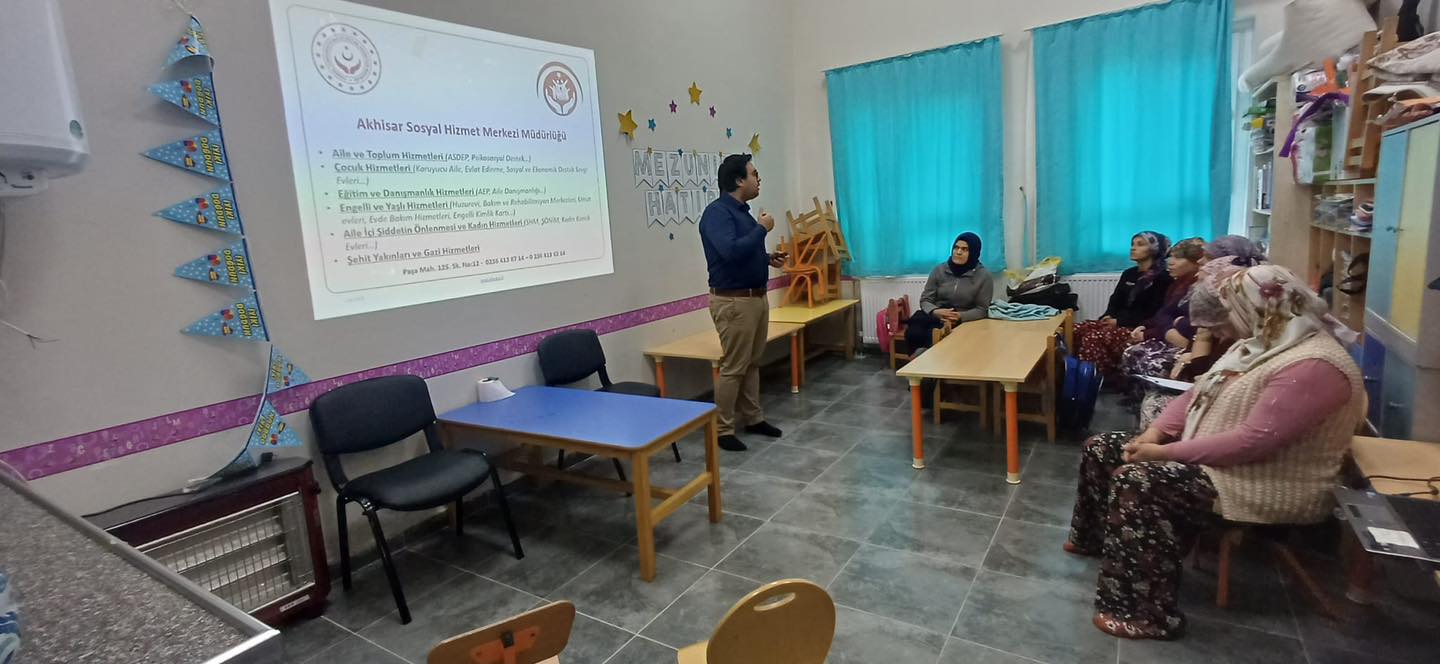 Akhisar’da Öğretmen ve Velilere Yönelik Aile Eğitimi Düzenlendi