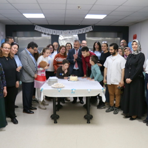 Eskişehir’de Otizm Farkındalığı İçin Mavi Balonlar Gökyüzüyle Buluştu - fotoğraf 3