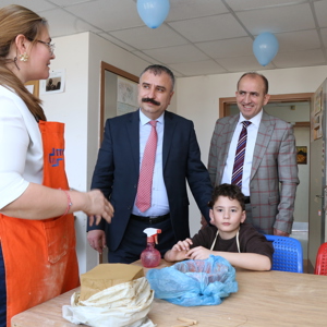 Eskişehir’de Otizm Farkındalığı İçin Mavi Balonlar Gökyüzüyle Buluştu - fotoğraf 6