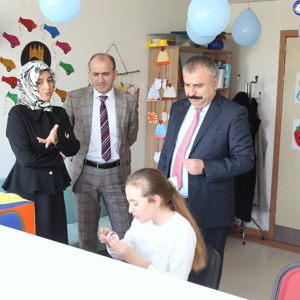 Eskişehir’de Otizm Farkındalığı İçin Mavi Balonlar Gökyüzüyle Buluştu - fotoğraf 10