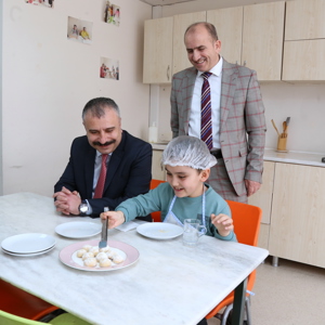Eskişehir’de Otizm Farkındalığı İçin Mavi Balonlar Gökyüzüyle Buluştu - fotoğraf 11