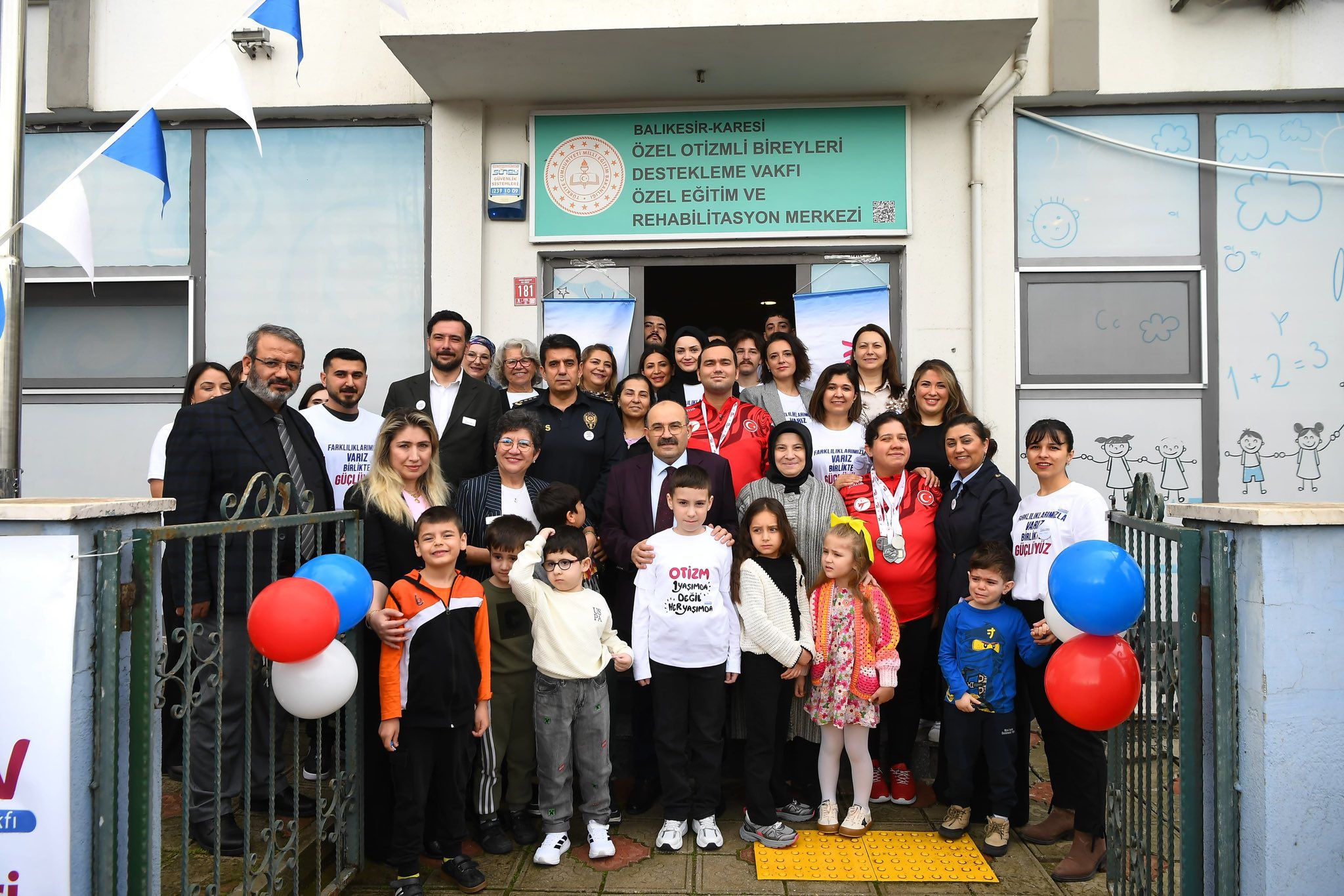 Valimiz Sayın İsmail USTAOĞLU ve İl Protokolümüzden 2 Nisan Otizm Farkındalık Günü’nde OBİDEV Ziyareti