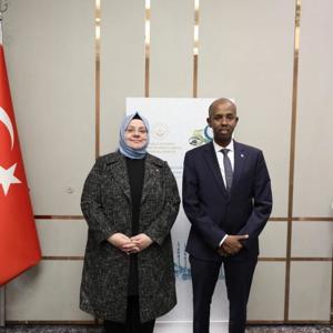 Bakan Selçuk, İİT Konferansı’nda 7 Ülkenin Bakanları ve Nijer First Lady'si ile Bir Araya Geldi - fotoğraf 4