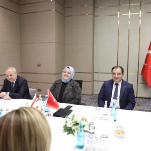 Bakan Selçuk, İİT Konferansı’nda 7 Ülkenin Bakanları ve Nijer First Lady'si ile Bir Araya Geldi - fotoğraf 6