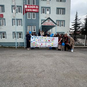 Şehrimizin Her Köşesinde Otizm Farkındalık Rüzgarı  - fotoğraf 3
