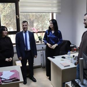 Müdürümüz Abdurrahman Bilgiç İdarecilerimizle Birlikte İl Müdürlüğümüz Sosyal Hizmet Merkezi Ve Şiddet Önleme Ve İzleme Merkezimizde Görev Yapan Kıymetli Çalışma Arkadaşlarımızı Ziyaret Ederek Bayramlarını Tebrik Etti - fotoğraf 3