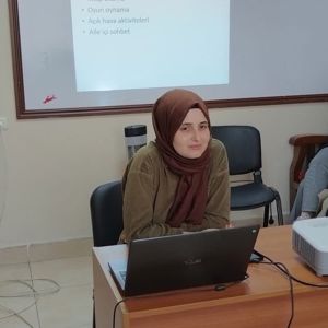 Yenice Aile Destek Merkezinde Çocuk İstismarının Önlenmesi Ve Bilinçli Medya Kullanımı Konularında Farkındalık Eğitimi Gerçekleştirdik - fotoğraf 3