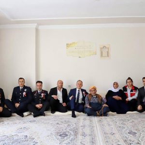 Şemdinli’de 18 Mart’ta Şehit ve Gazi Ailelerine Anlamlı Ziyaret - fotoğraf 3