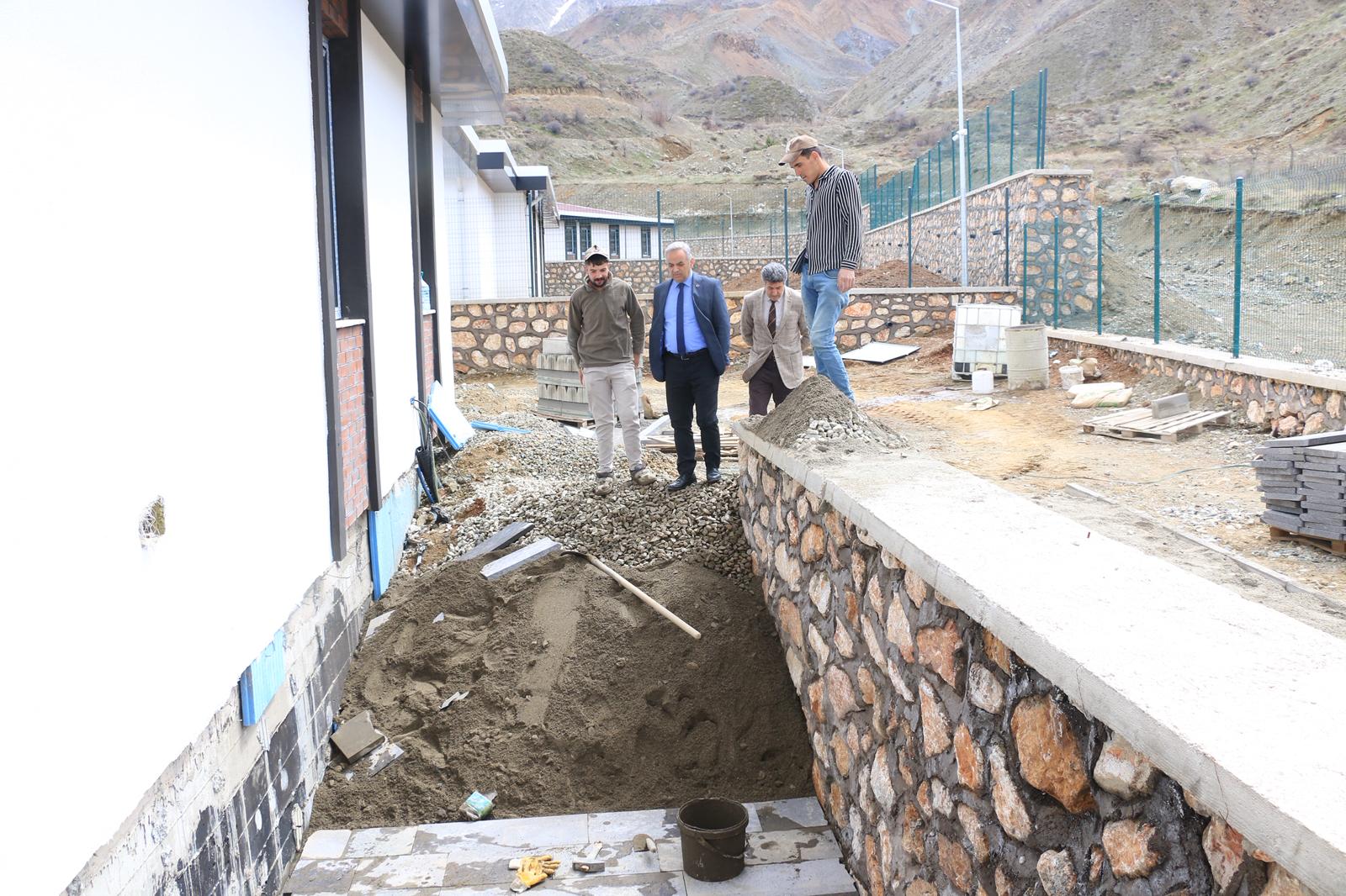 İL MÜDÜRÜMÜZ SAYIN ERGÜN HAZARBABA ENGELSİZ YAŞAM BAKIM,REHABİLİTASYON VE AİLE DANIŞMA MERKEZİNDE DEVAM EDEN İNŞAAT ÇALIŞMALARINI İNCELEDİ