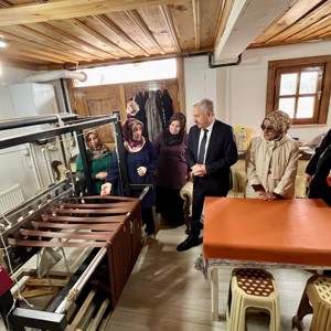 İl Müdürümüz Harun Köksalan, Kadın Emeğinin Üretime Dönüştüğü Atölyede İncelemelerde Bulundu - fotoğraf 2