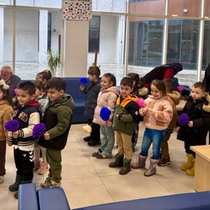 Minik Kalplerden Büyük Vefa, Anaokulu Öğrencilerinden Huzurevimize Anlamlı Ziyaret  - fotoğraf 1