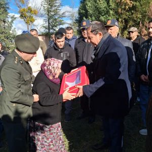 Kıbrıs Gazimiz Son Yolculuğuna Uğurlandı - fotoğraf 3