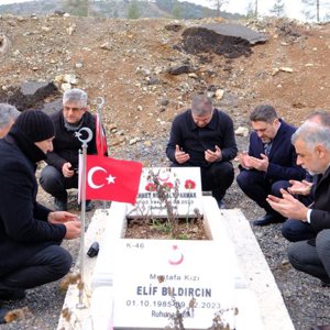 İl Müdürümüz Emre Çalğan’dan Deprem Şehidimize Kabir Ziyareti - fotoğraf 2
