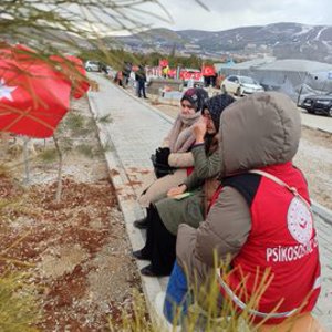 Afşin’de Deprem Şehitlerimizin Ailelerine Vefa Ziyaretleri - fotoğraf 2