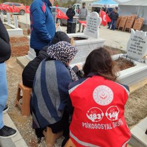 Afşin’de Deprem Şehitlerimizin Ailelerine Vefa Ziyaretleri - fotoğraf 4
