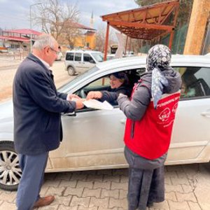 Türkoğlu’nda Deprem Şehitlerimizin Ailelerine Anlamlı Ziyaret - fotoğraf 3