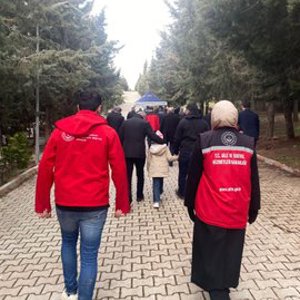 Türkoğlu’nda Deprem Şehitlerimizin Ailelerine Anlamlı Ziyaret - fotoğraf 1