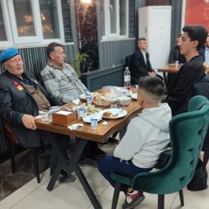 Afşin’de "Büyük Aile Sofrası" Şehit Yakınlarımız ve Gazilerimizle Kuruldu - fotoğraf 4