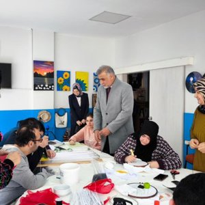 İl Müdürümüz Emre Çalğan’dan Gündüzlü Bakım Rehabilitasyon ve Aile Danışma Merkezi’ne Ziyaret - fotoğraf 1