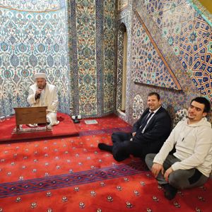 Yeni Camii’de düzenlenen Miraç Kandili programına katılım sağlanmıştır. - fotoğraf 1