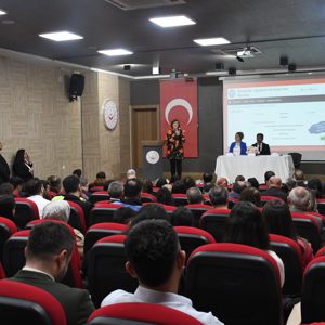 8 Nisan Dünya Romanlar Günü Kapsamında; Toplum Sağlığı, Eğitim ve Tarihsel Perspektif Başlıklarının Ele Alındığı Anlamlı Bir Panel  - fotoğraf 7