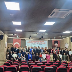 8 Nisan Dünya Romanlar Günü Kapsamında; Toplum Sağlığı, Eğitim ve Tarihsel Perspektif Başlıklarının Ele Alındığı Anlamlı Bir Panel  - fotoğraf 12