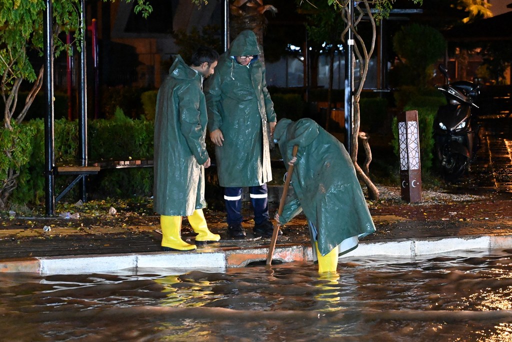Bakanımız Mahinur Özdemir Göktaş’tan Osmaniye’deki sel felaketine ilişkin açıklama: