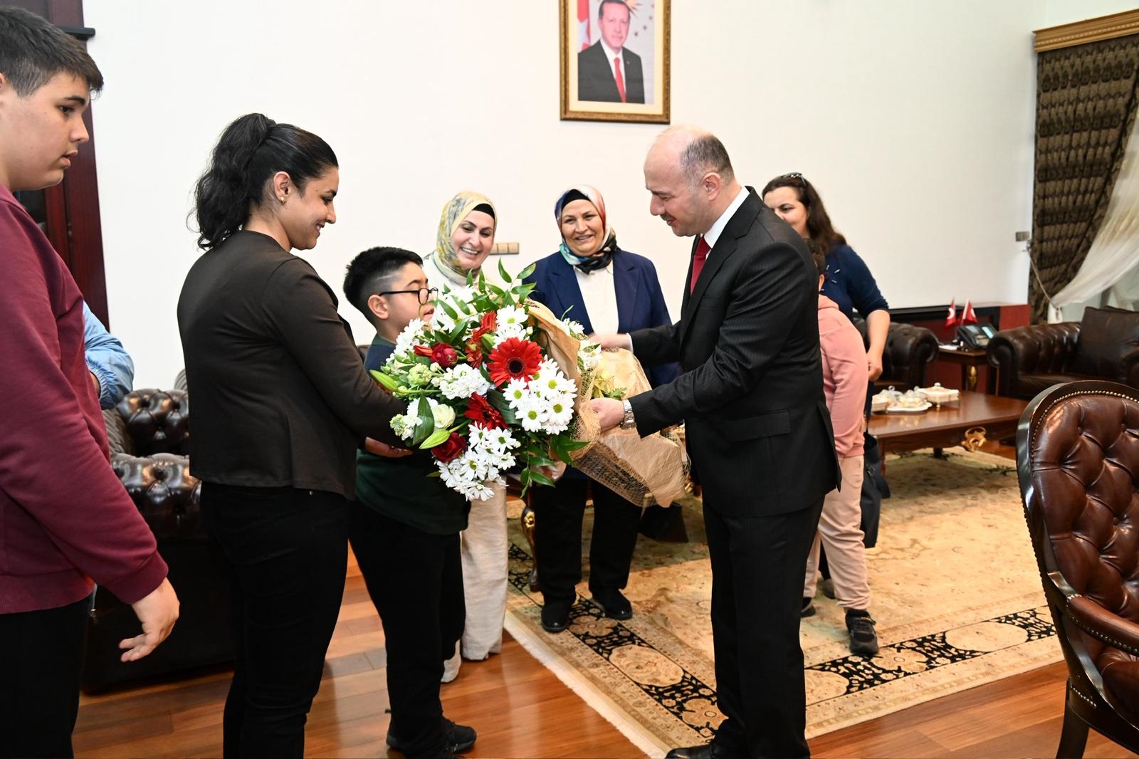 Otizmli çocuklarımız Osmaniye Valiliğini ziyaret etti.