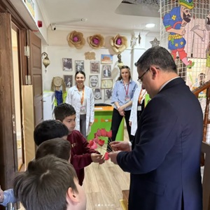 İl Müdürümüz Sayın Adem YÜCEL, Özel Neş'e Erbek Gündüz Bakımevi' ni ziyaret ederek çocuklarımızla bir araya geldi. - fotoğraf 2